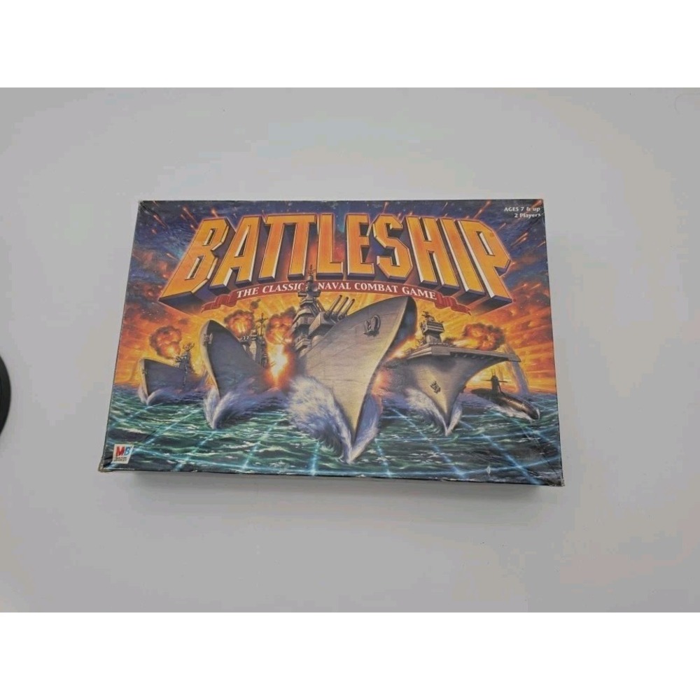 Battleship COMPLETE Milton Bradley 2002 Classic War Board Game